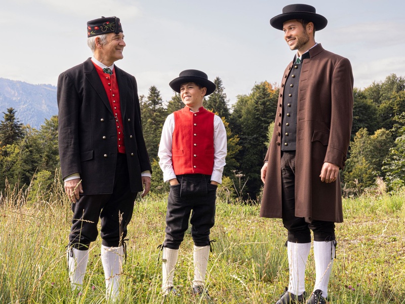 Das Projekt "Mä in Tracht" will die Bregenzerwälder Männertracht wieder mehr in die Öffentlichkeit bringen.
Die Bregenzerwälder Männertracht erleben