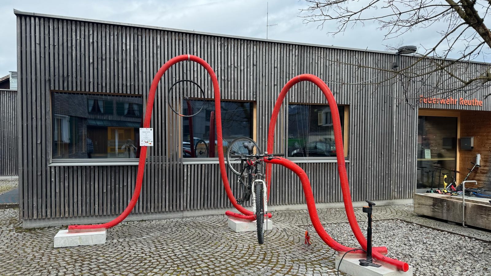 
                        
                            Mal fix das Fahrrad richten
                        
                        