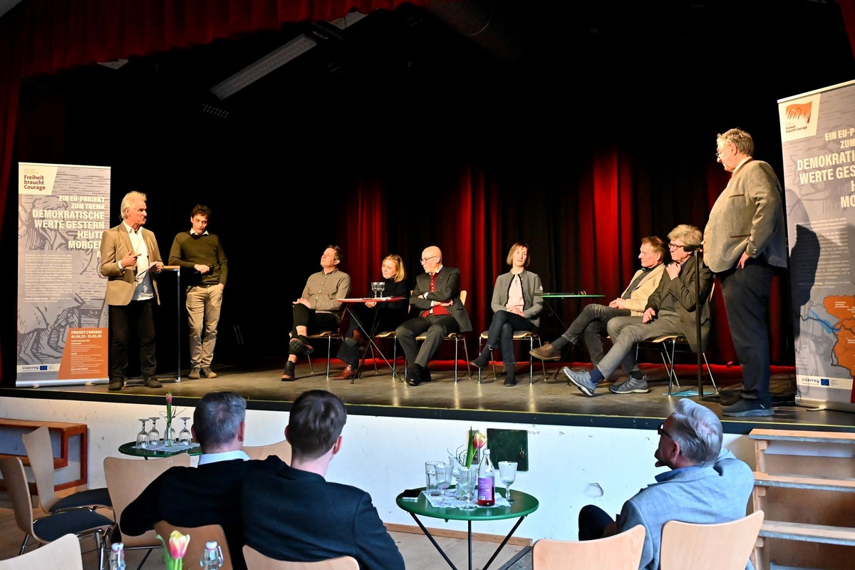 
                                    
                                        Demokratie gestern, heute, morgen: COURAGE-Symposium zieht Bilanz zum Bauernkriegs-Gedenkjahr
                                    
                                    