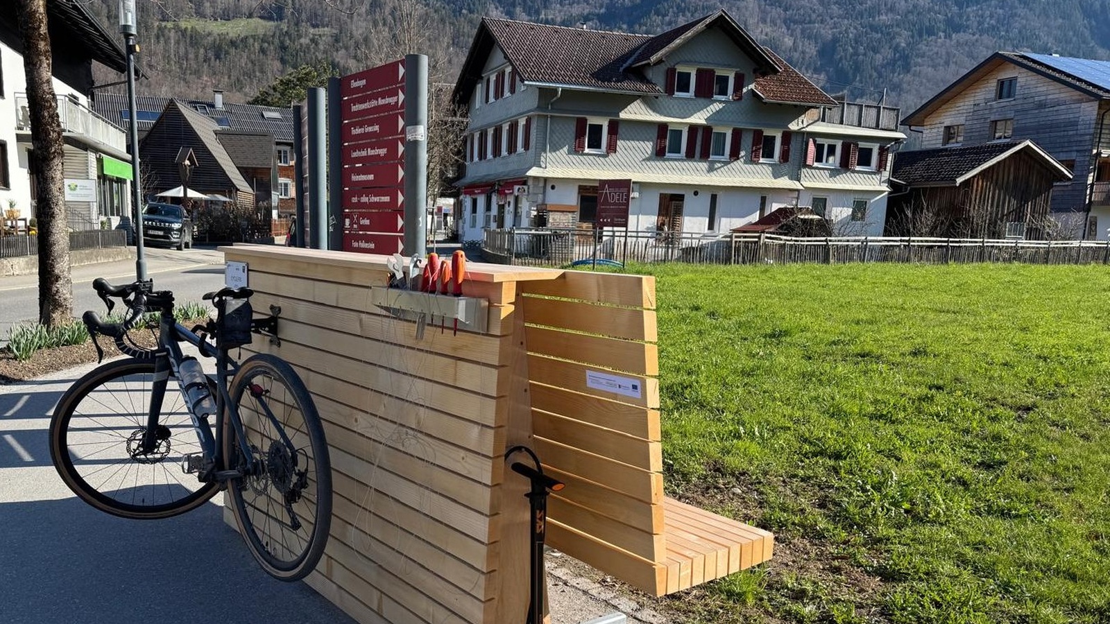 
                        
                            Vielfalt von Handwerk und Landschaft im Bregenzerwald erradeln
                        
                        