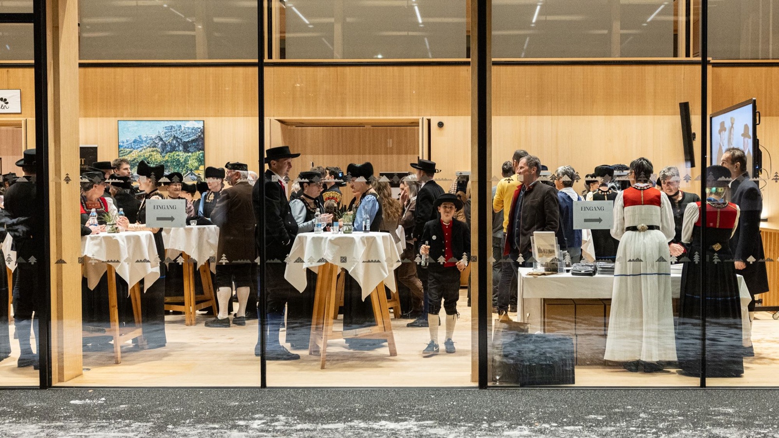 
                        
                            Männertracht in neuem, alten Glanz
                        
                        