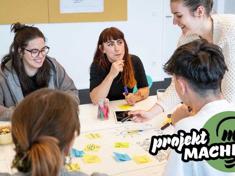 
                                            
                                                Jugendliche machen Projekte
                                            
                                            