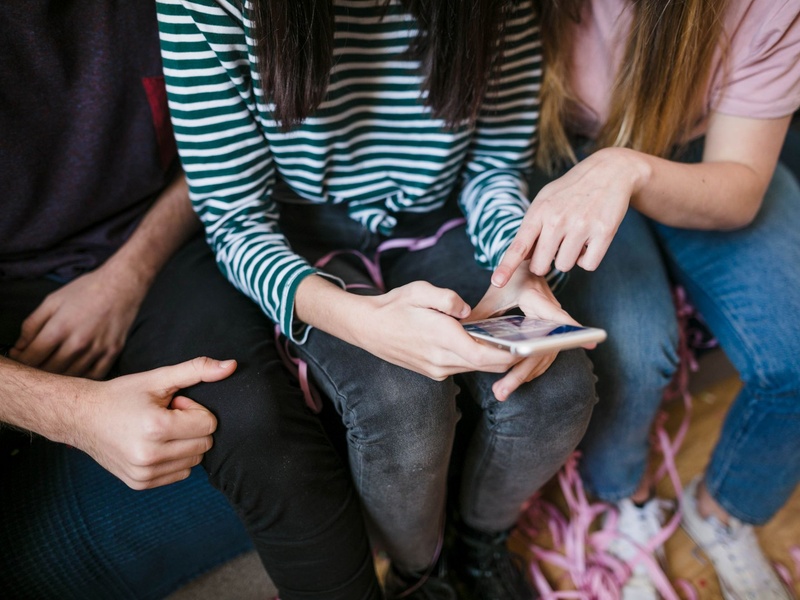 
                                            
                                                Fortbildung zum Umgang mit Verschwörungstheorien in der Jugendarbeit
                                            
                                            