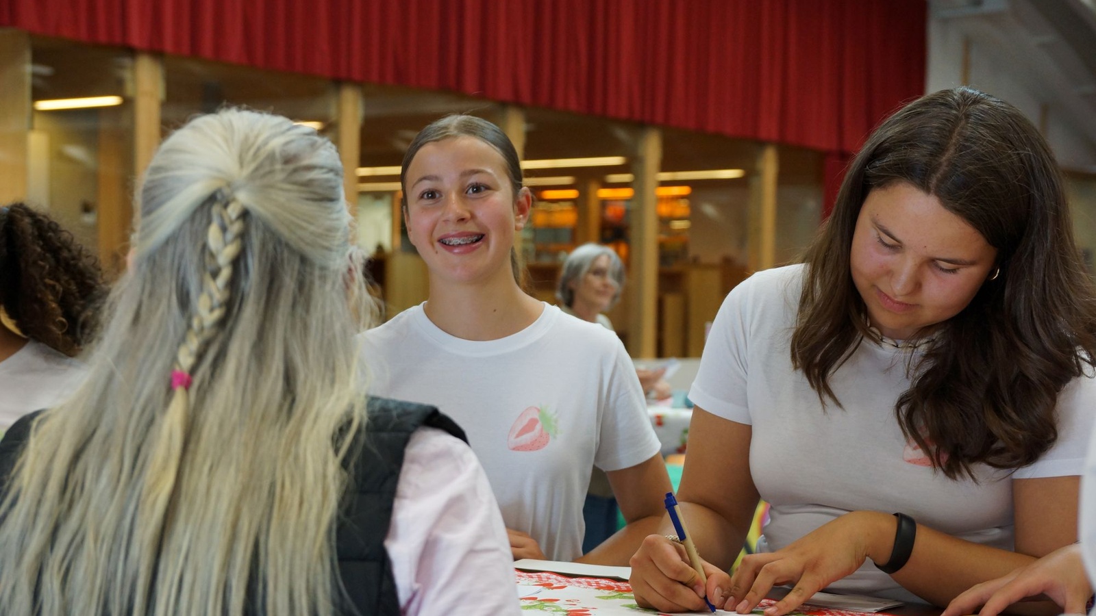 
                        
                            Jugend gestaltet Zukunft beim Generationenwechsel-Fest in Lech-Zürs
                        
                        