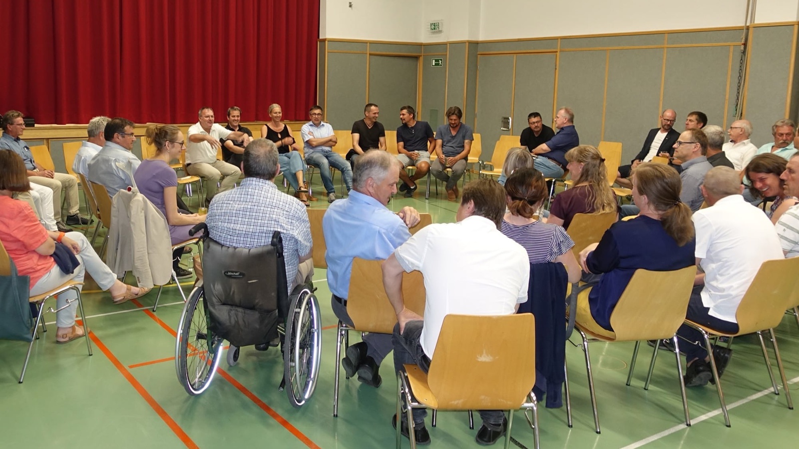Die GroßwalsertalerInnen diskutierten mit Experten über ihre zukünftige Entwicklung.