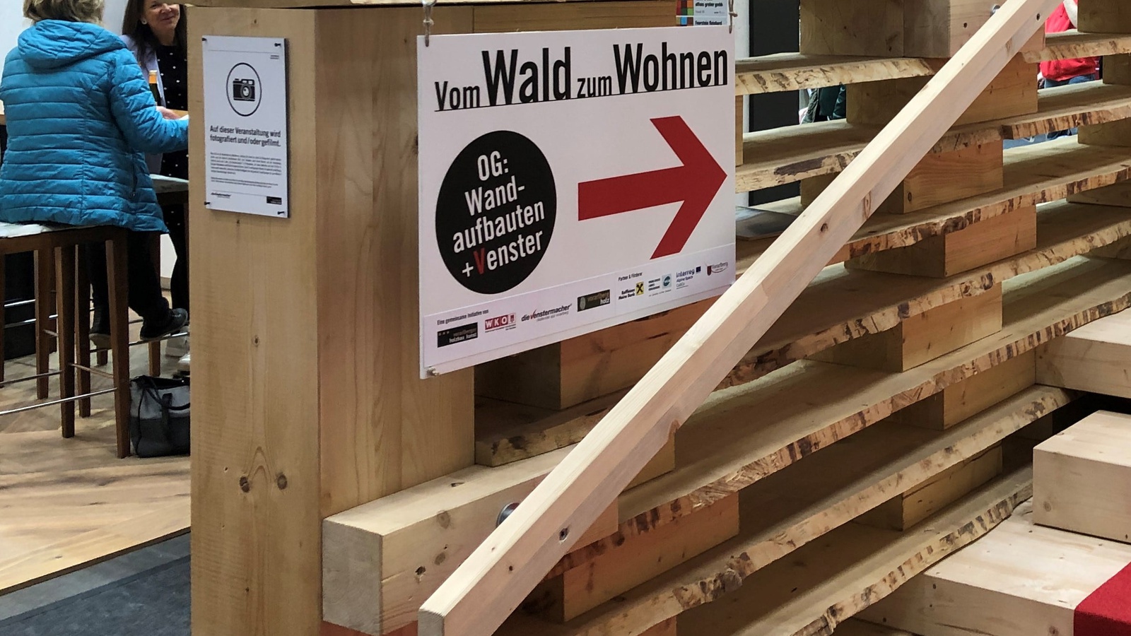 Je kürzer der Weg des Holzes vom Wald zum Wohnen, desto besser für's Klima. Foto: Erich Reiner