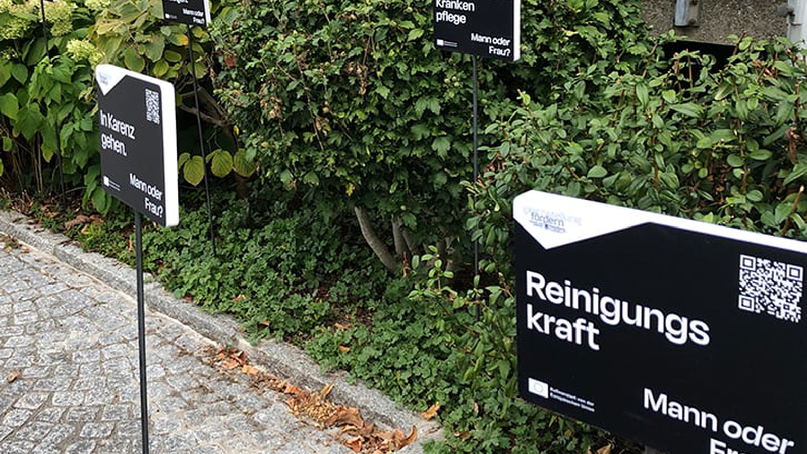 Reinigungskraft, Krankenpflege, in Karenz gehen: Zur Frage, ob Frau oder Mann hierfür zuständig sein sollten, will die Kampagne die Menschen ins Gespräch bringen. In Hohenweiler wurden die Tafeln bereits vor dem Gemeindeamt aufgestellt.