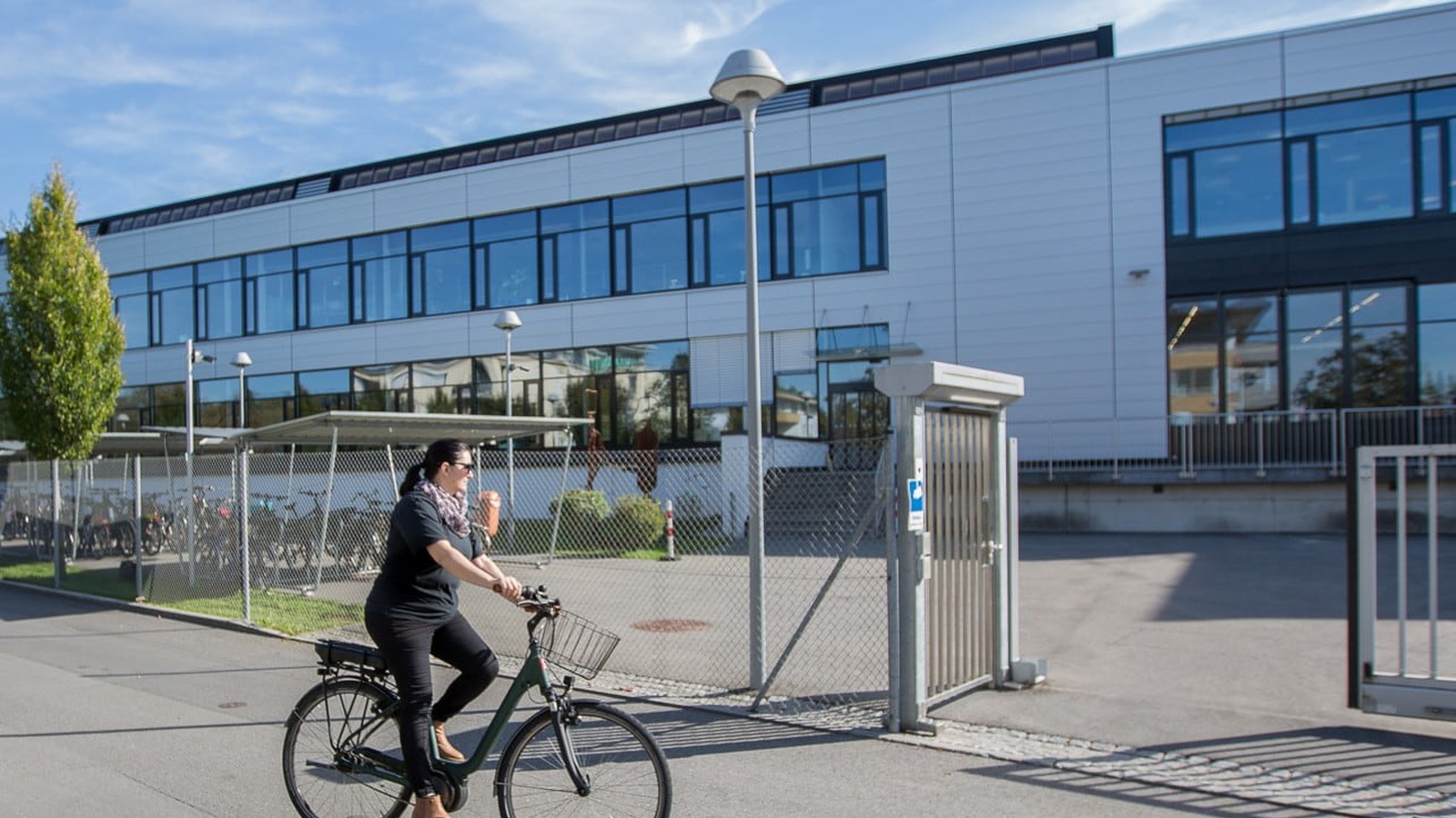 Von der Einrichtung eines Mobilitätsteams bis zu neuer Fahrradinfrastruktur: Betriebe können viel für das Mobiliätsmanagement tun. Foto: Thomas Gmeiner