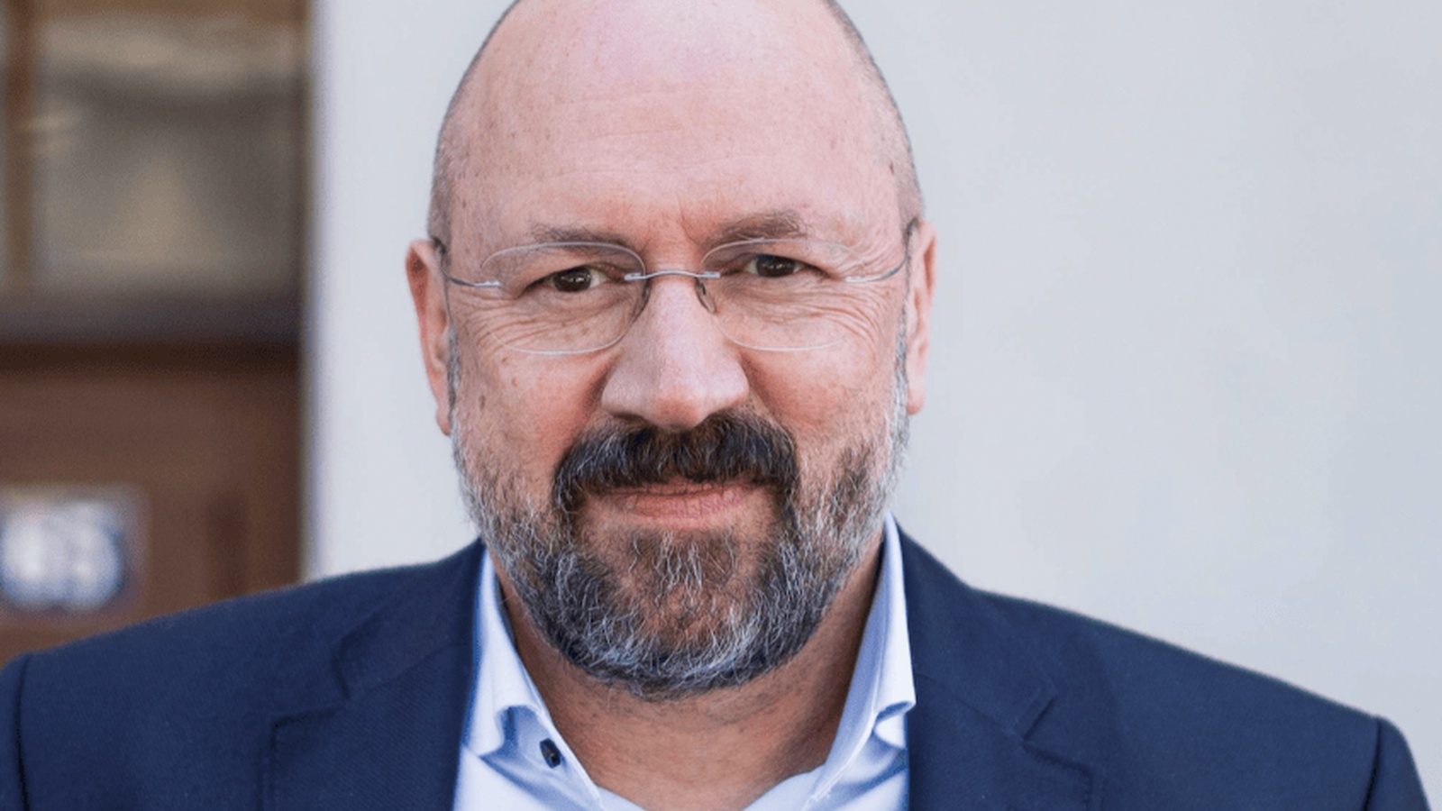 Bernhard "Bernie" Weber erzählt im Podcast von seinem Leben als Musiker, Politiker, Agenturchef und Vater.