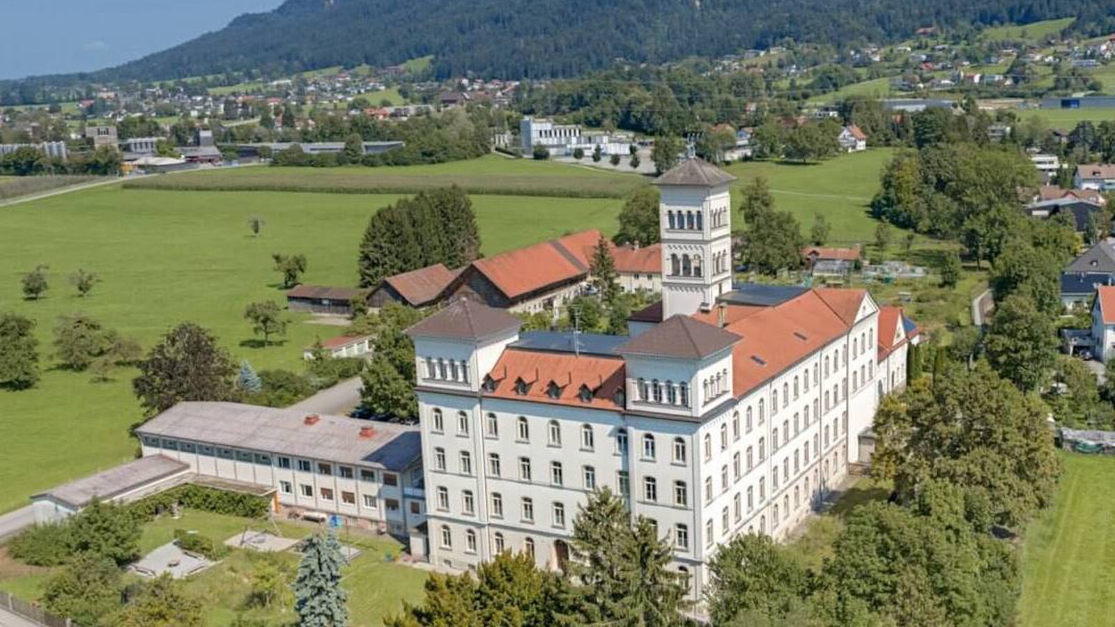 Wie gemeinwohlorientiertes Wohnen in Vorarlberg funktionieren kann, prüft die Regio-V am Beispiel des Salvatorkollegs.