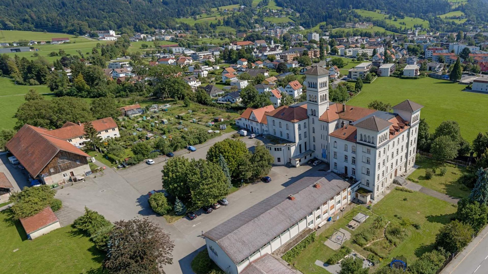 Landwirtschaftsgebäude, Gärten, Wohnraum: Die bestehende Infrastruktur am Salvatorkolleg soll nach der Auflösung des Klosters modernisiert und gemeinwohlorientiert genutzt werden.