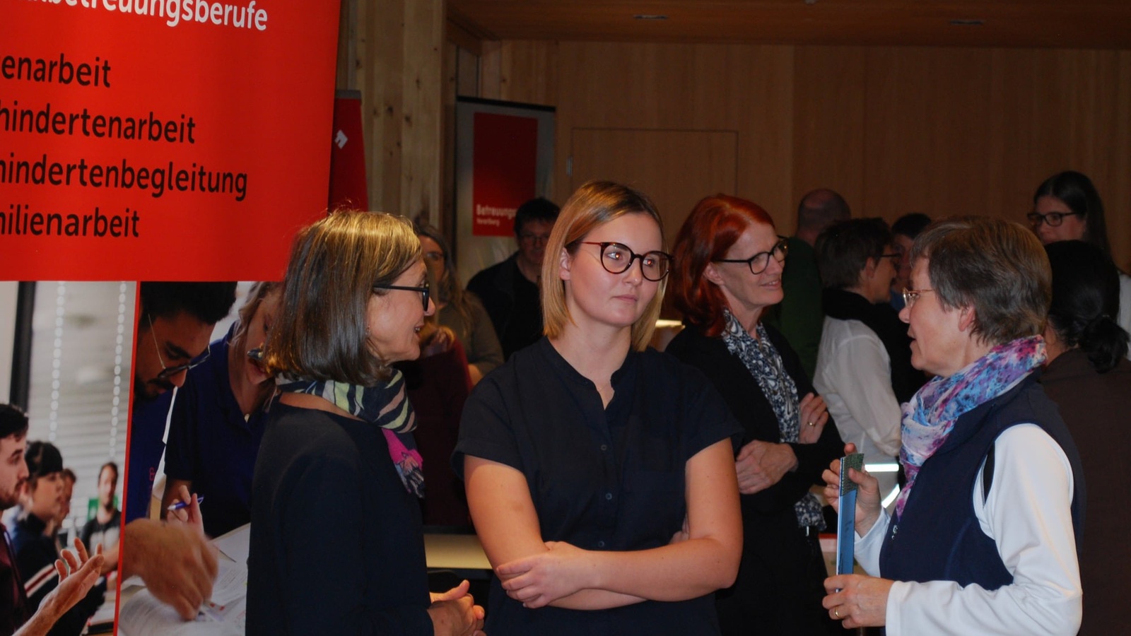 Pflegefachleute standen Interessierten beim Infoabend in Bezau Rede und Antwort.