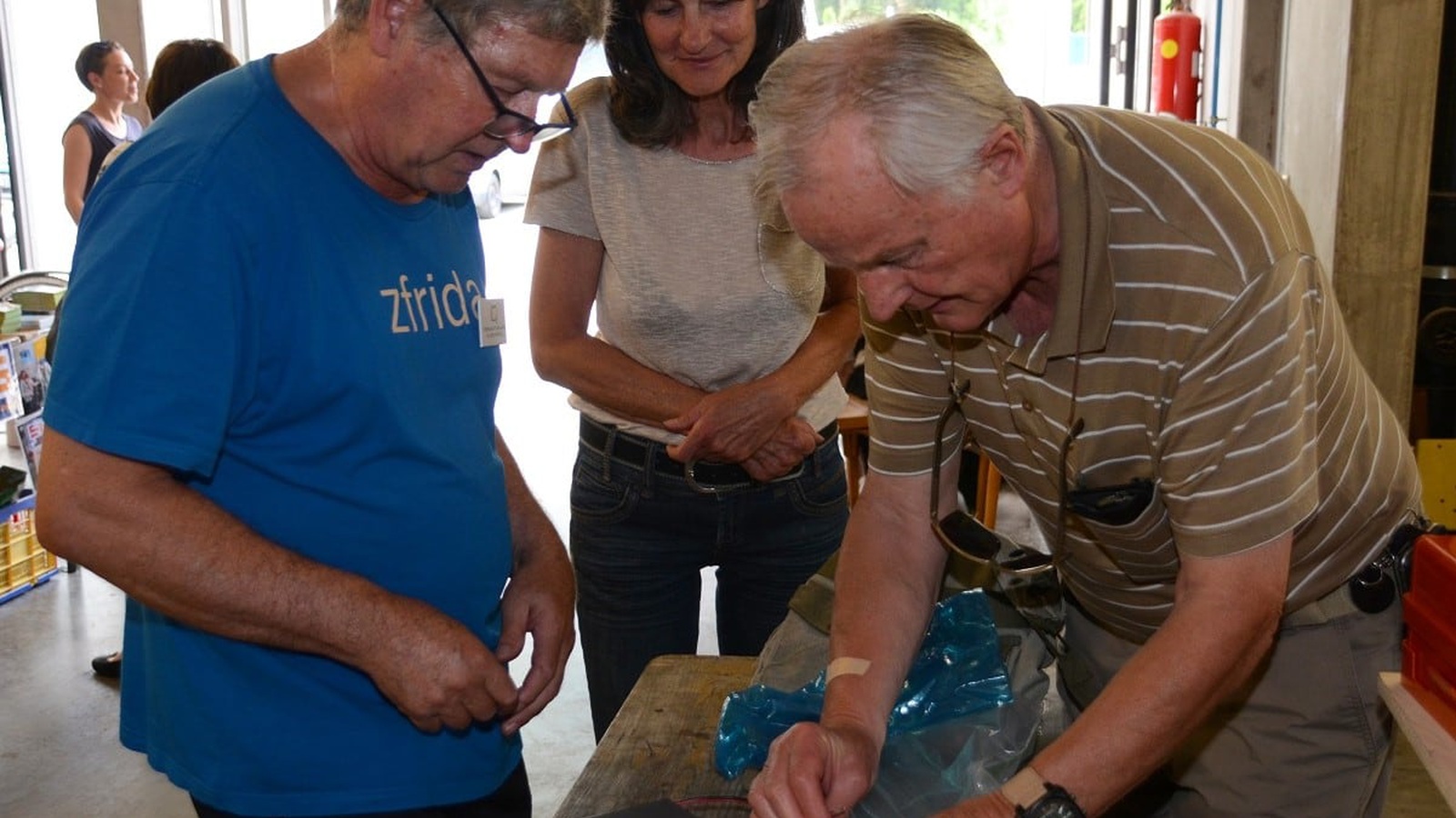 Gegen die Wegwerfgesellschaft: erstes Reperaturcafé im Klostertal. Foto: Doris Burtscher