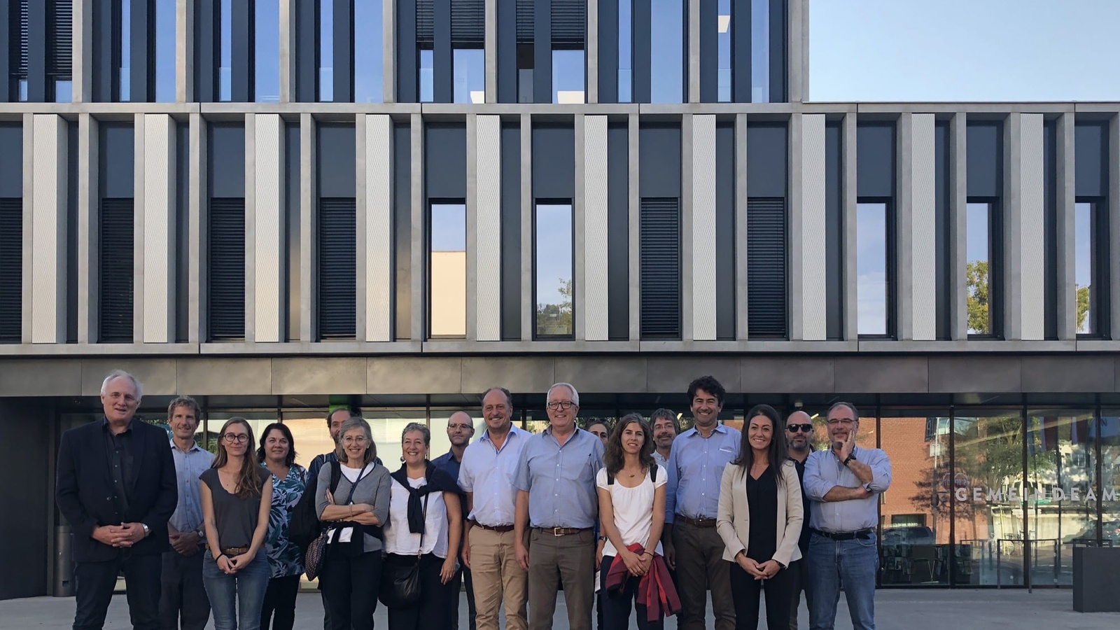 Die internationale CESBA Alps-Gruppe besichtigte auch das neue Gemeindehaus in Lochau.