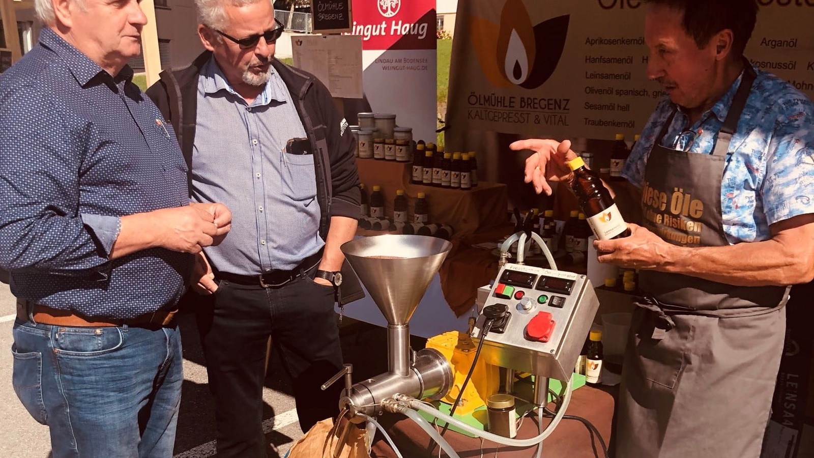 Regionale Spezialitäten einkaufen, die Produzent*innen treffen und etwas über die Produkte lernen. Das können Jung und Alt beim Markt der Erde in Sibratsfäll. Foto: Dorner Hof