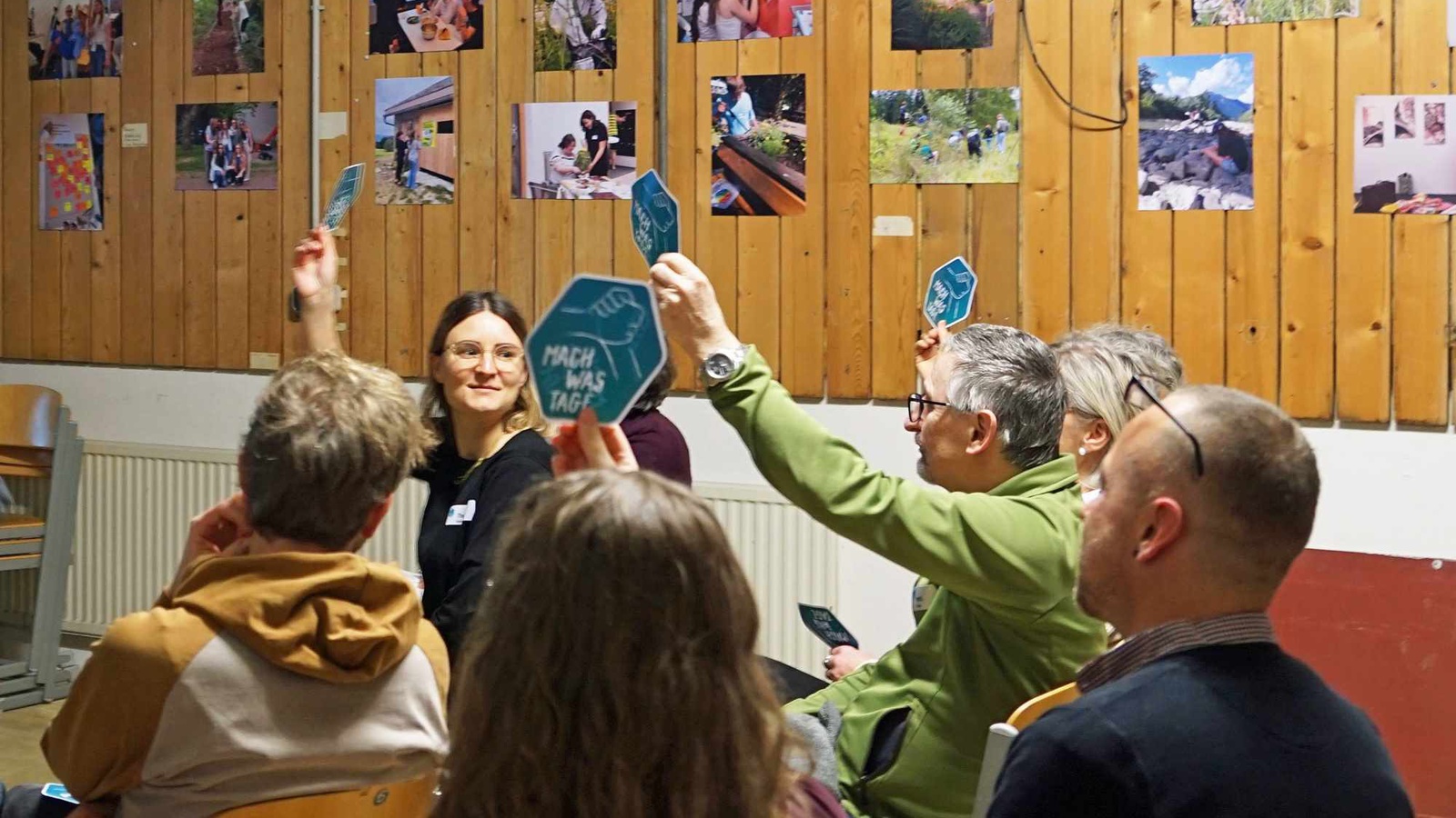 Bei einem Get-together zu den MACHWAS-Tagen 2024 wurden neue Projektideen und Kooperationen besprochen. Foto: aha