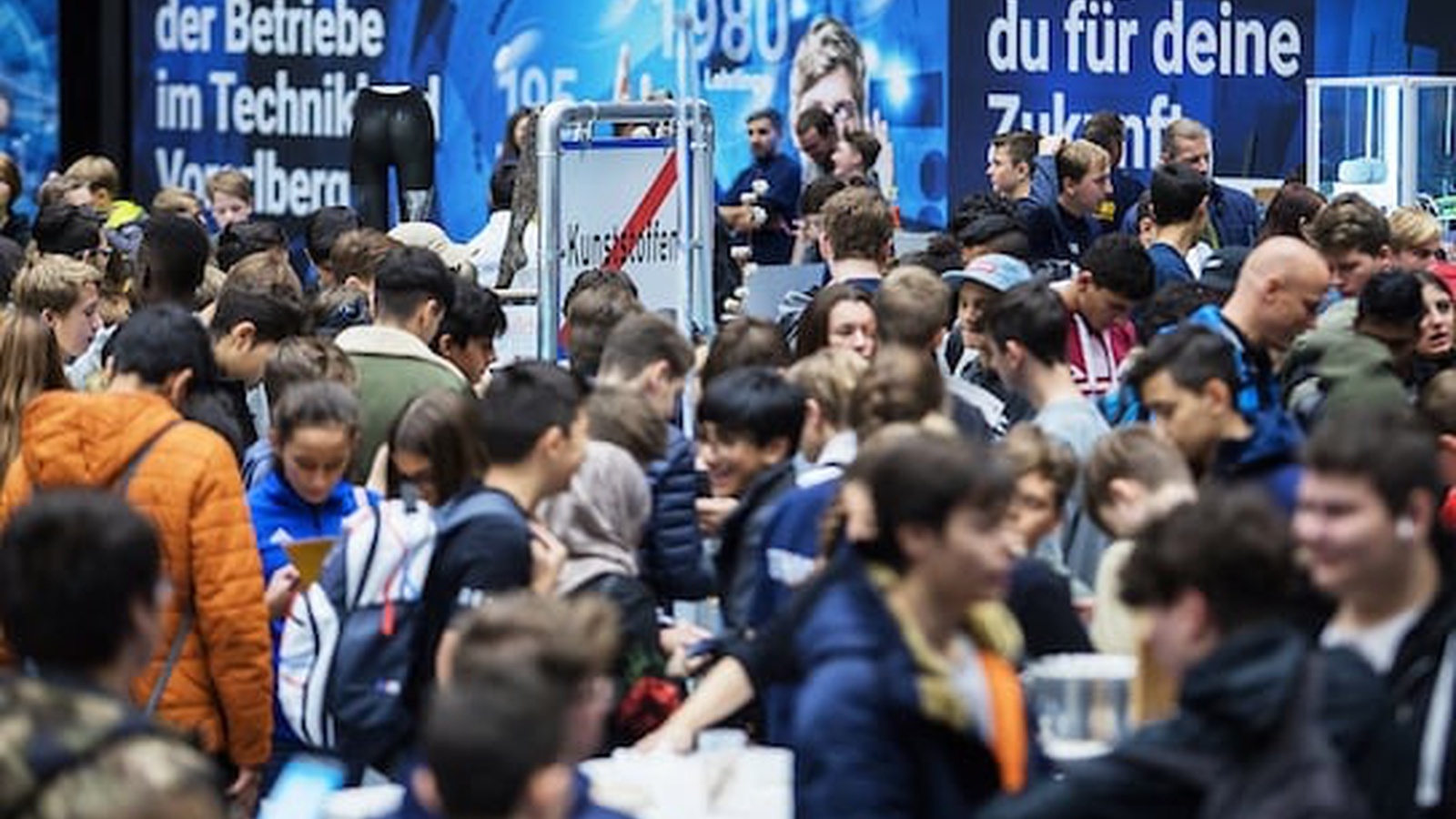 DuALPlus nutzte die i-Messe, um Jugendliche zur Lehre in Vorarlberg zu befragen. Foto: Markus Gmeiner Starke Fotografie für WKO Vorarlberg, https://www.i-messe.at