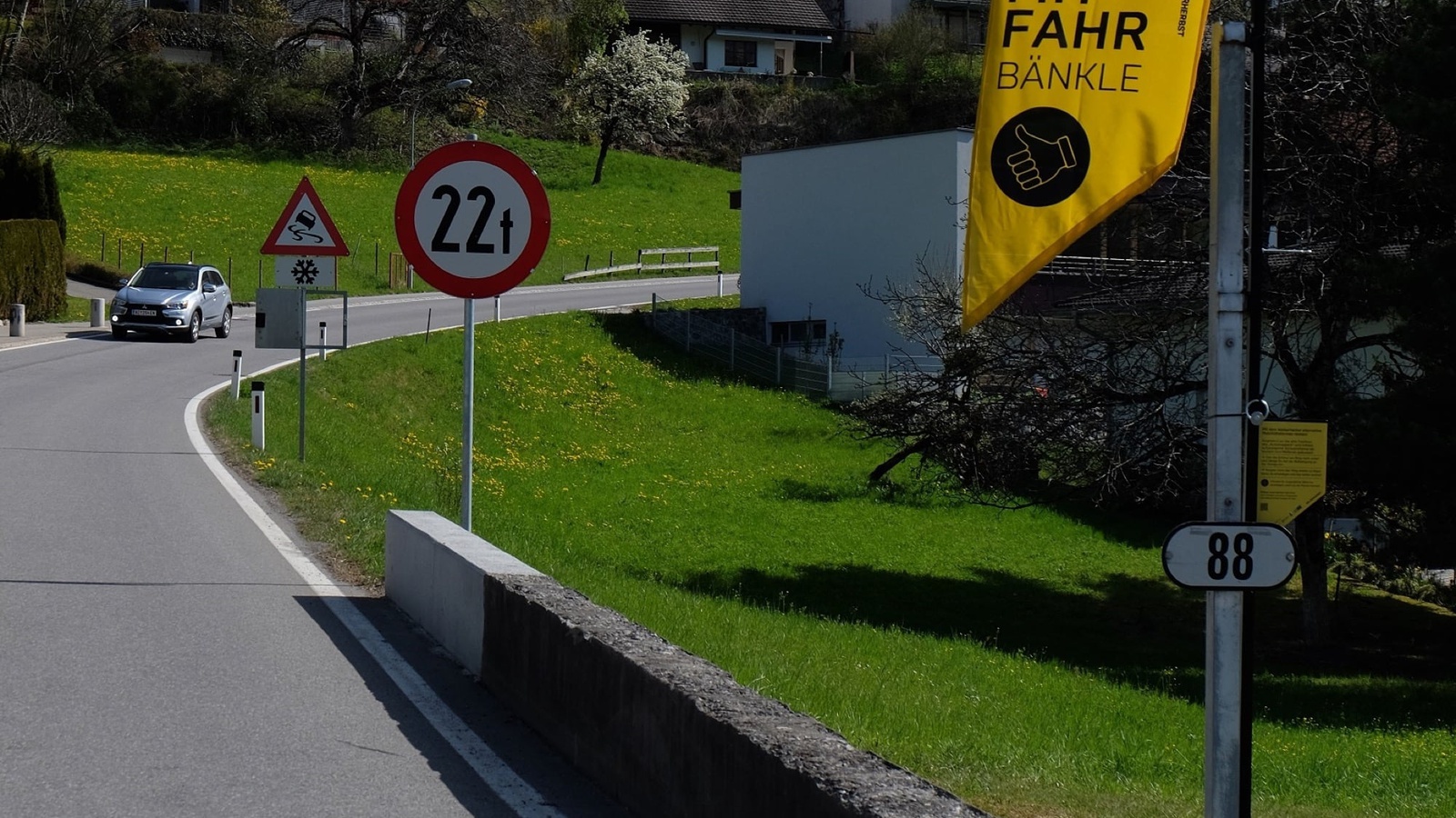 Die neuen Mitfahrbänkle in Ludesch und Thüringen ermöglichen es, von außerhalb ins Große Walsertal zu gelangen. Foto: Andreas Bertel