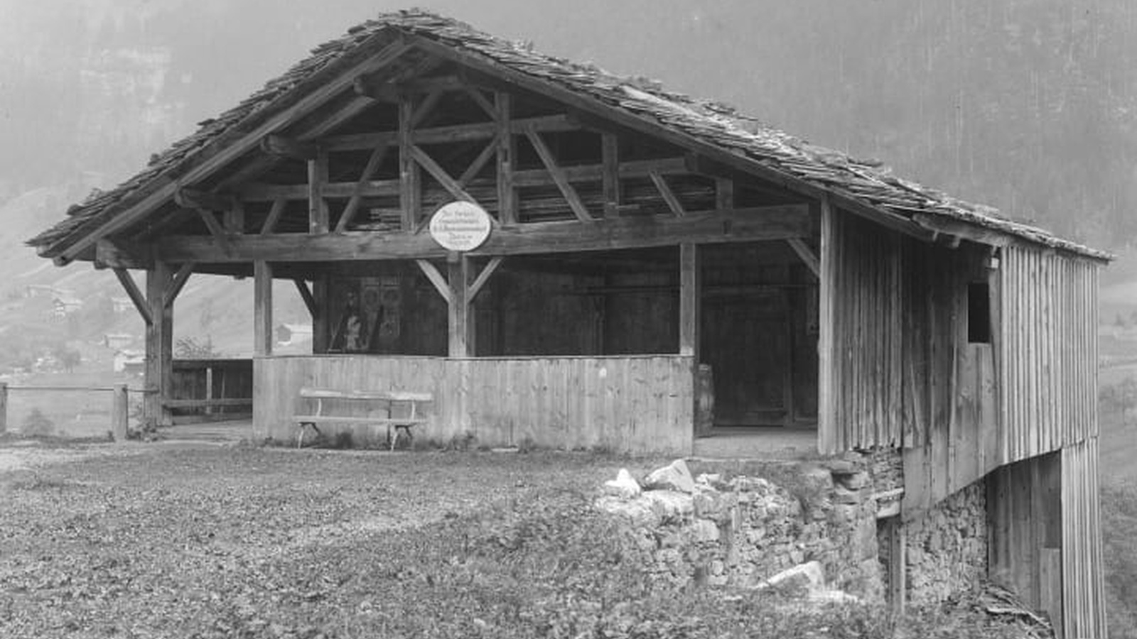 Von der Tanzlaube bis zum Walserhaus: Die HistorischenArchitektouren führen zu vielen sehenswerten historischen Gebäuden in Vorarlberg. Foto: Tanzlaube Gaschurn, Österreichische Nationalbibliothek