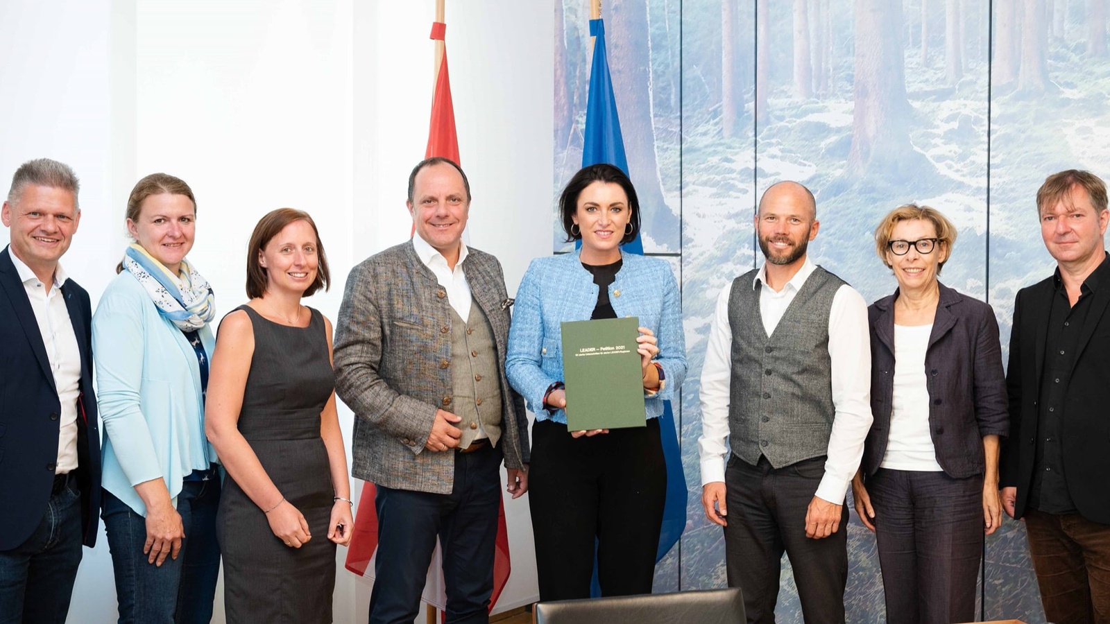 V.l.n.r.: NR Mag. Andreas Hanger (NÖ), Isolde Fürst (OÖ), DI Christine Filipp (NÖ), NR Christoph Stark (Stmk.), BM Köstinger Elisabeth, Stefan Niedermoser MSc (Tir.), Mag. Margit Nöhrer (Bgld.), Dr. Wolfgang Berger (Stmk.). Foto: BMLRT