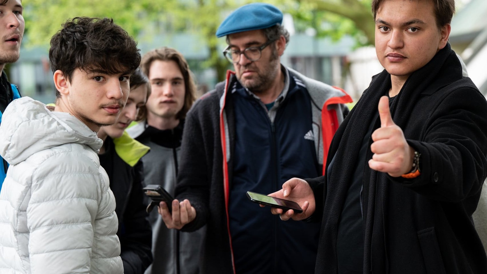 Berufsschüler*innen testeten am 10. Mai erstmals die App Actionbound, die in Form einer Schnitzeljagd zeigt, wie Vorarlberg mit Hilfe von EU-Geldern nachhaltiger wird. Foto: Land Vbg./A. Serra