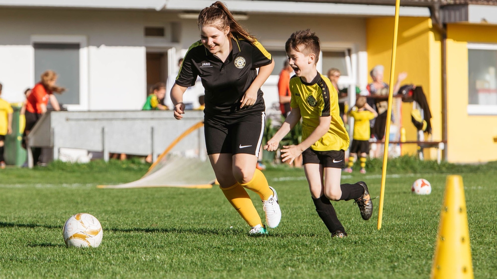 Mit aha plus können engagierte Jugendliche Punkte sammeln undiese gegen ein Dankeschön eintauschen. Foto: aha_Mathis Fotografie GmbH
