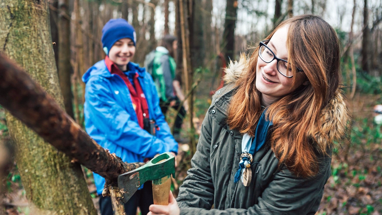 Freiwilligenarbeit und Freizeitaktivitäten in den Bergen sind die Themen der beiden Online-Umfragen auf aha plus. Foto: aha