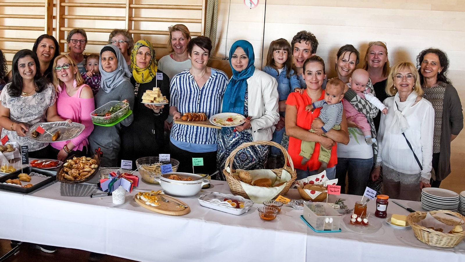 Köstlichkeiten aus aller Welt und treffen der Kulturen beim gemeinsamen Brunch im Leiblachtal. Foto: Danielle Biedebach
