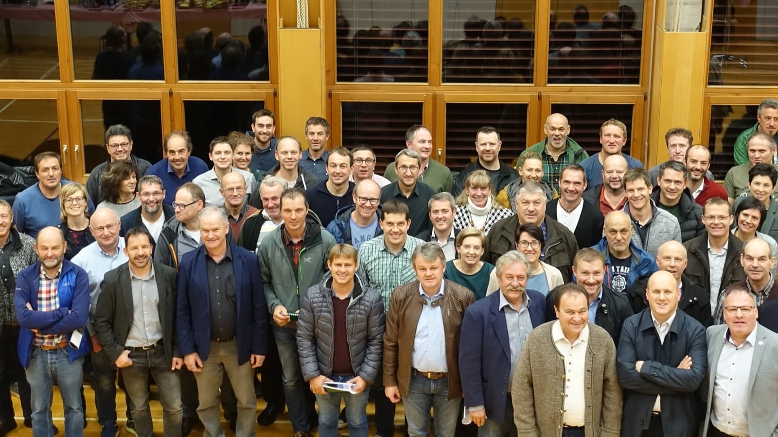 Die GemeindevertreterInnen der sechs Gemeinden des Großen Walsertals stehen für das gemeinsam erarbeitete Regionale Räumliche Entwicklungskonzept ein. Foto: heimaten/Kerstin Berchtold