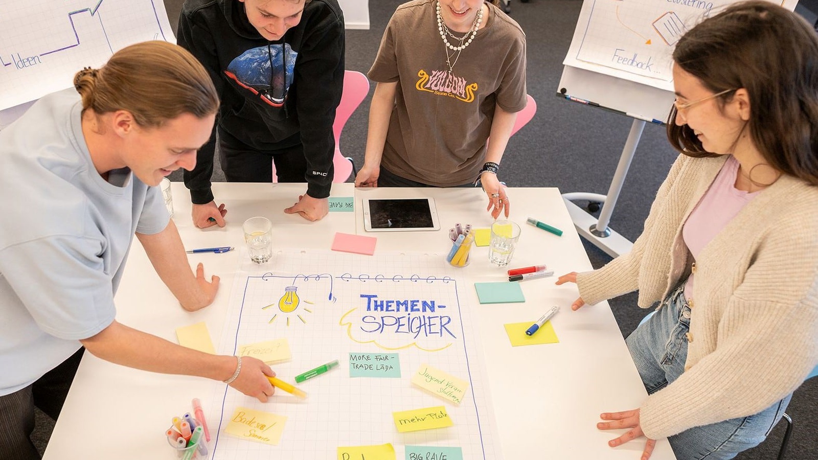 Jugendliche bringen gerne ihre Ideen ein und gestalten mit. Wie das mit digitalen Formaten gelingen kann, thematisiert eine dreiteilige Webinarreihe. Foto: aha, Martin Vogel