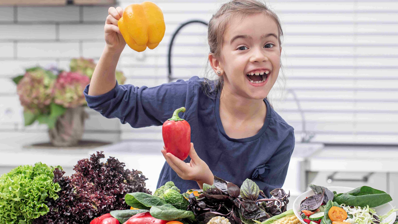 Mehr Gemüse essen statt Fleisch, ohne Auto zur Schule kommen, seltener das Handy verwenden: Schulkinder können bei der KlimAktion-Challenge mithelfen, das Klima zu schützen. Foto: pvproductions auf Freepik