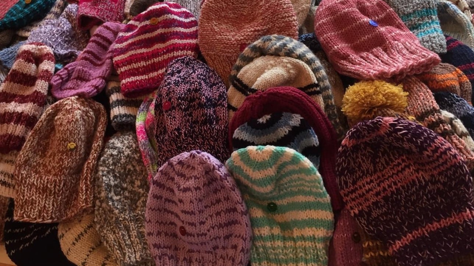 Selbstgestricktes aus dem Leiblachtal für Kinder in Albanien