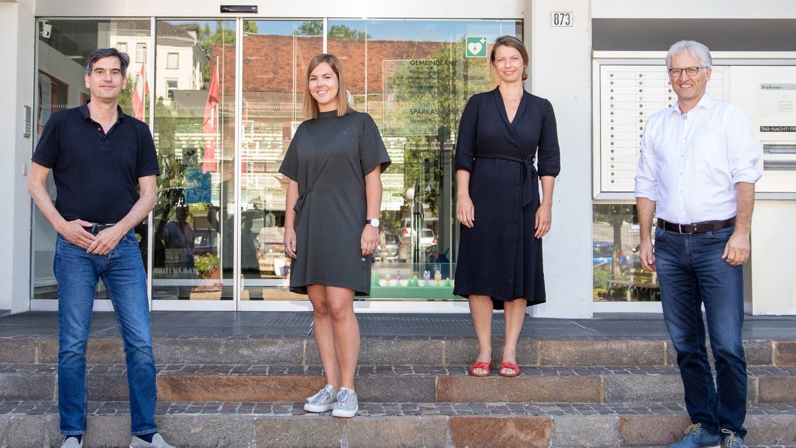 Neben dem Land Vorarlberg ist auch die Gemeinde Egg Träger der Kooperation. Im Bild: Urban Weigel (MS Bregenzerwald), Beate Blank (VS Großdorf), Veronika Sutterlüty (Kulturbüro Bregenzerwald), Paul Sutterlüty (Bürgermeister Egg). Foto: Isabella Köb
