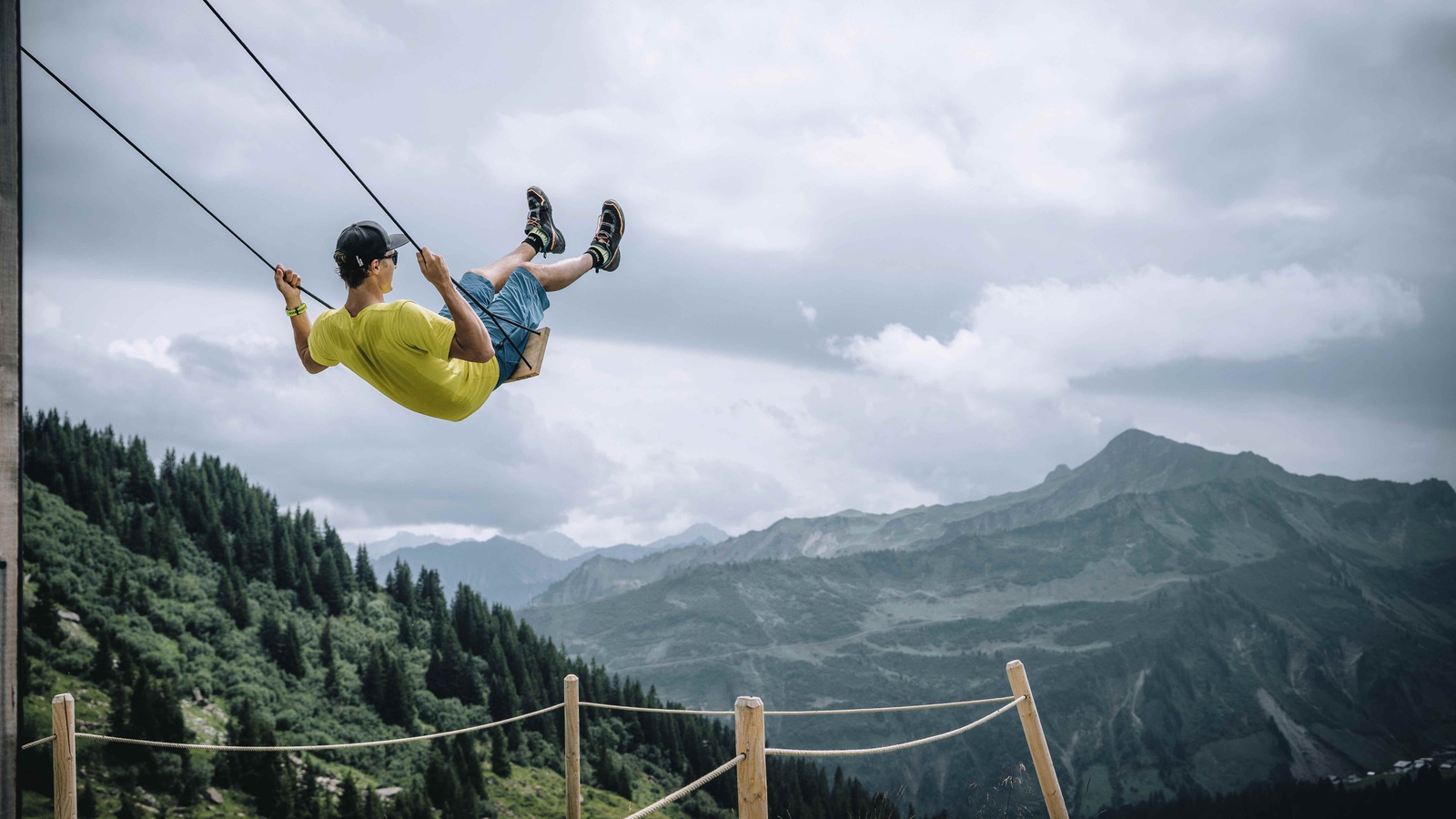Die Grenzen der Schwerkraft überwinden beim Schaukeln: Gleich drei Programmpunkte gibt es hierzu beim ersten Festival der Perspektiven. Foto: Lukas Holland, Damüls Faschina Tourismus