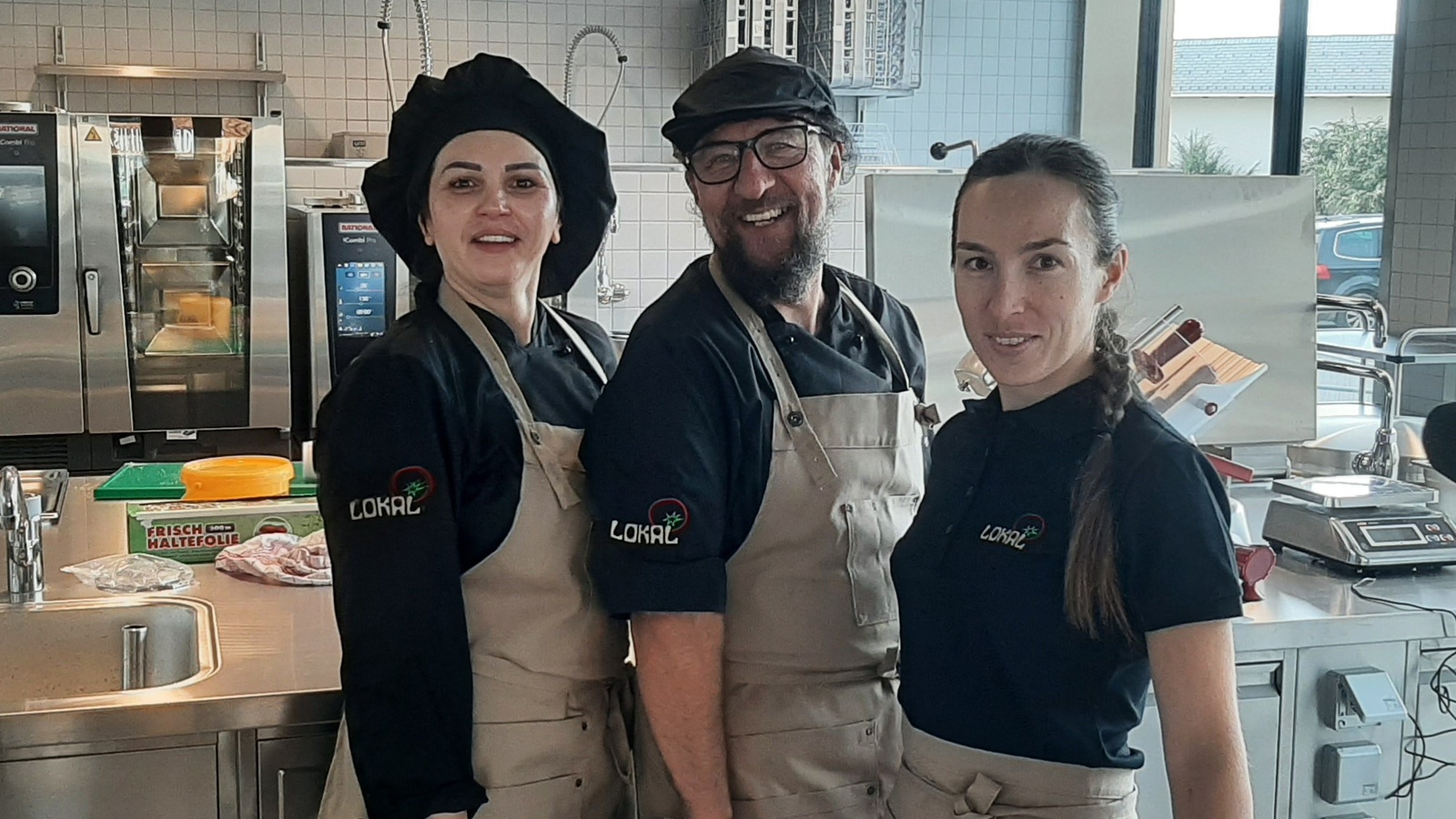 Das Schullokalteam beim Start in Hittisau im neu errichteten Gemeinschaftshaus. Foto: Gemeinde Hittisau