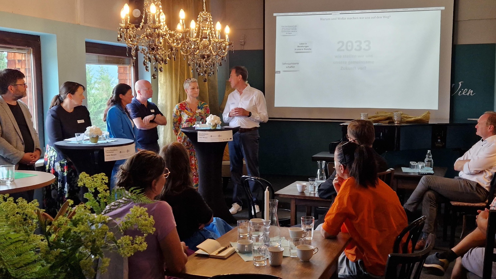 Beim Zukunftsdiskurs entstanden Ideen, wie sich die Tourismusbranche in Vorarlberg mit dem Mensch im Fokus weiterentwickeln kann.